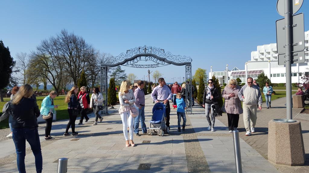 Osrodek Wczasowy Zloty Dab - Domki Miedzyzdroje Exterior foto
